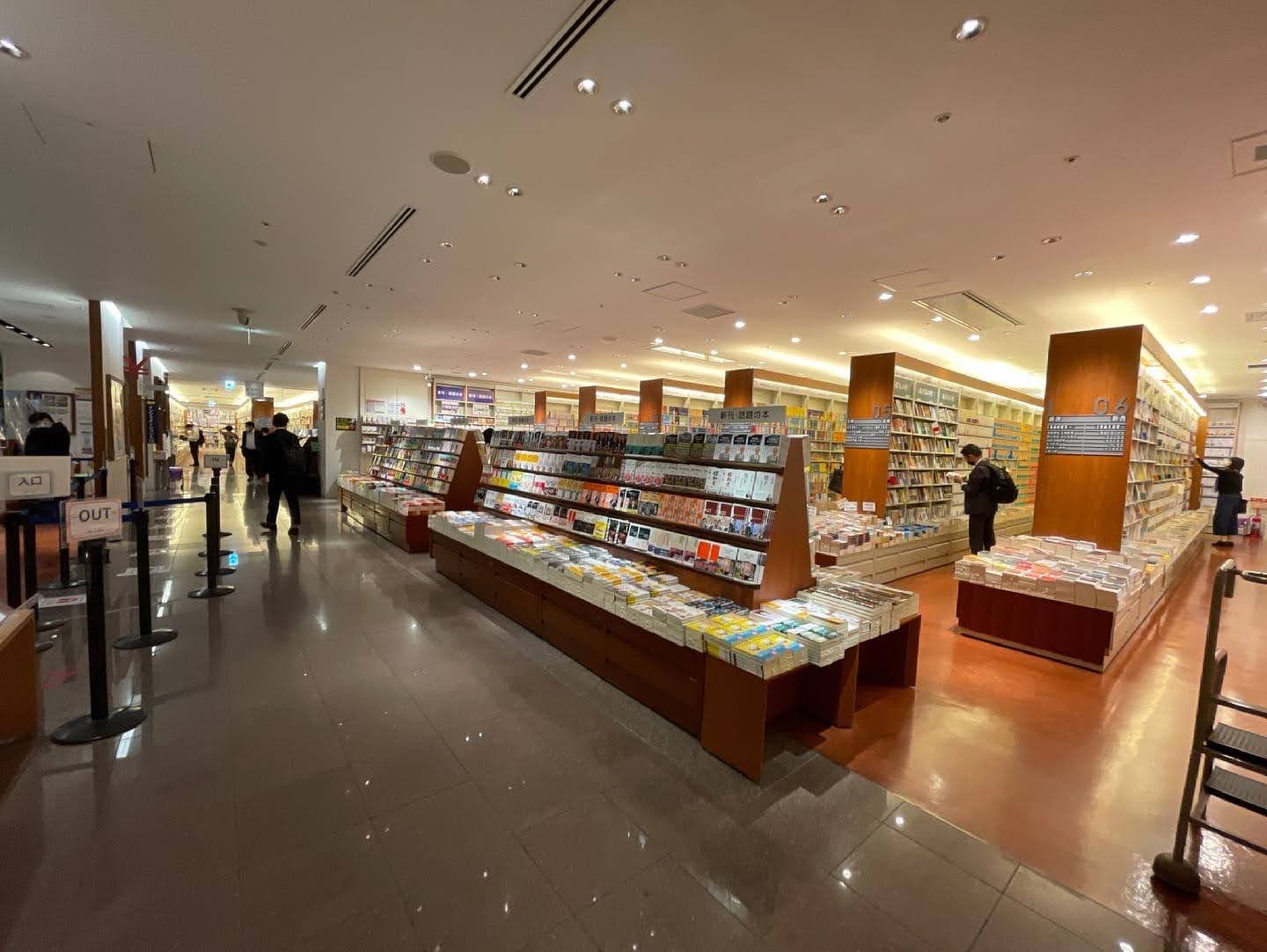 Maruzen Marunouchi — photo 1