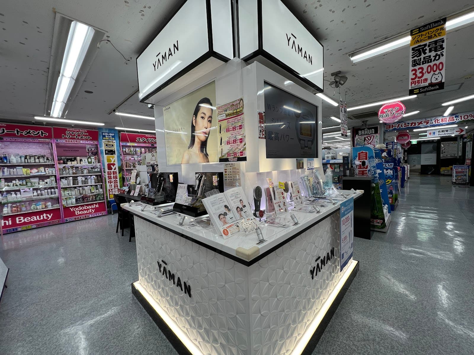 Yodobashi Shinjuku — photo 2