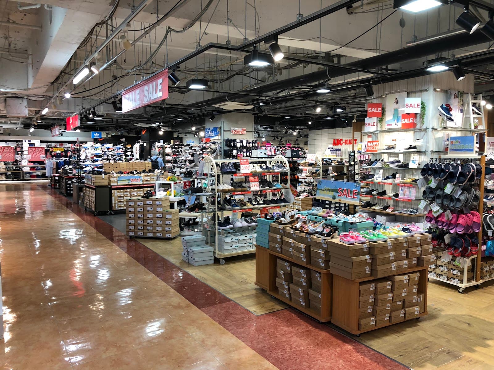 Yodobashi Yokohama — photo 1